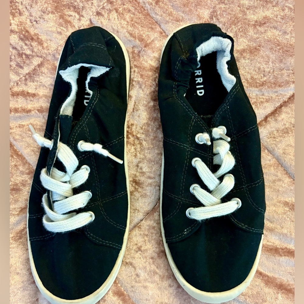 Torrid Black Riley Ruched Sneakers NWOT 8W
